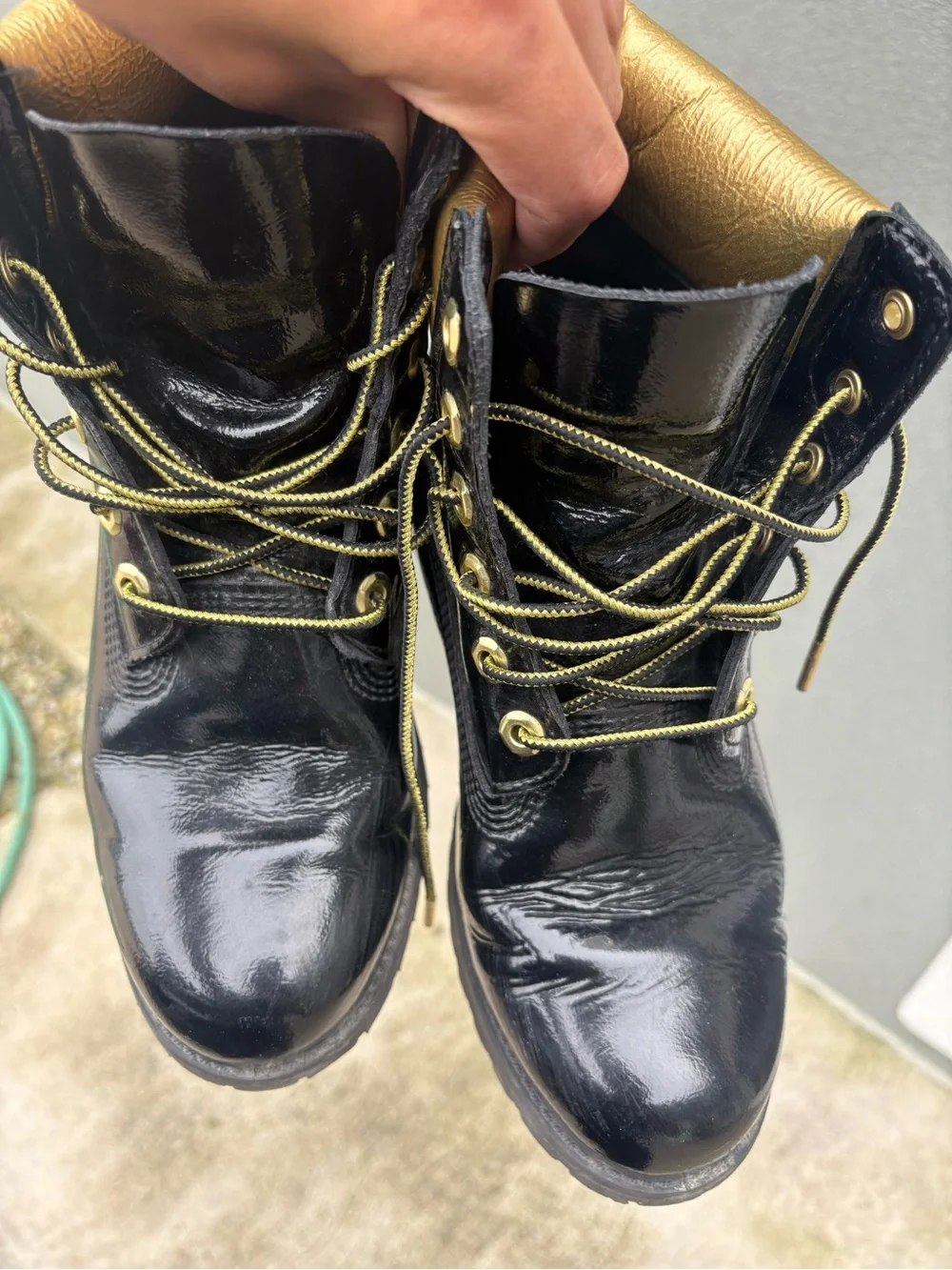 TIMBERLAND PATENT LEATHER BLACK AND GOLD BOOTS M8